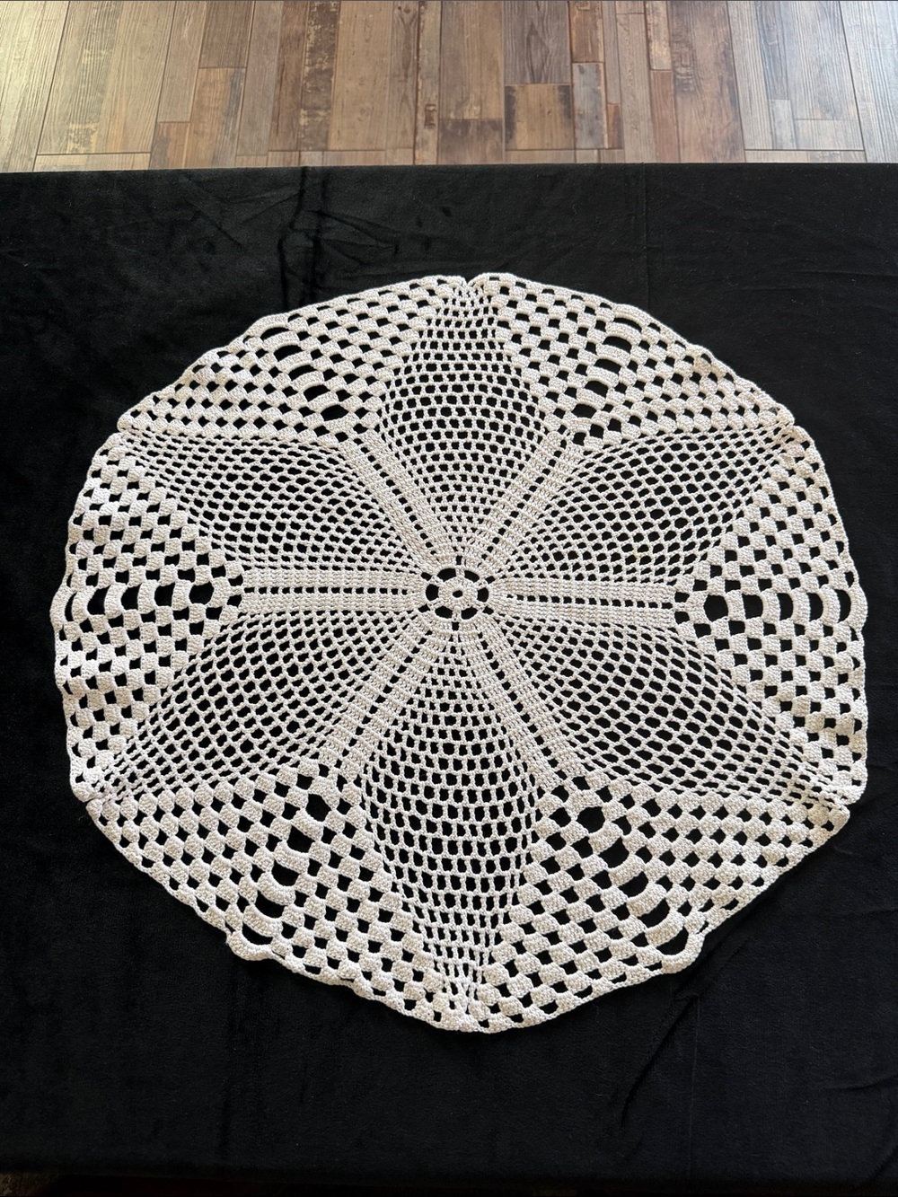 Vintage 20” Round Pinwheel Doily